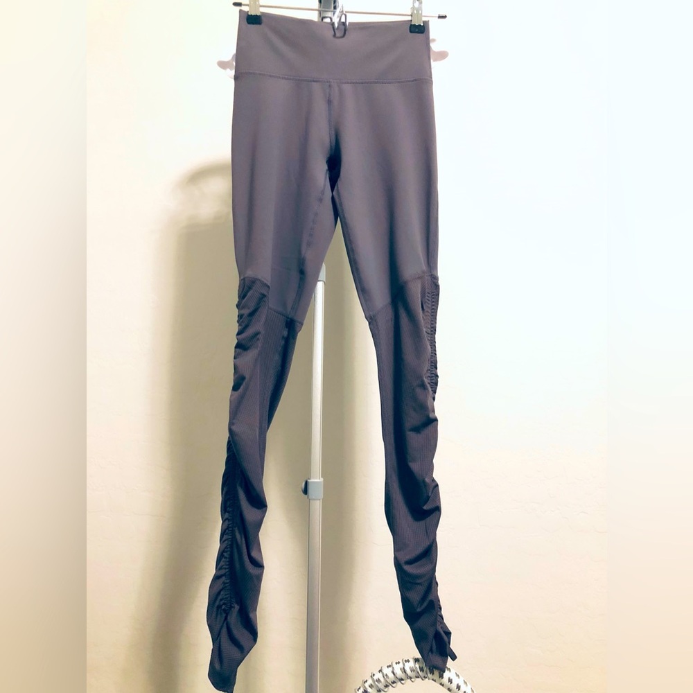 Fabletics BRAND NEW “Cashel Foldover PureLuxe Leggings” in size XS. Color:Shadow